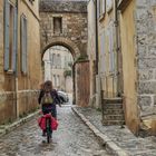 Radlerin in Chartres, Frankreich