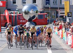 Radrennen auf dem Laufsteg der Künste I