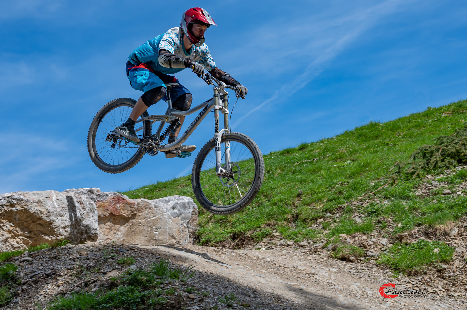 Radsportler in den Bergen von Leogang