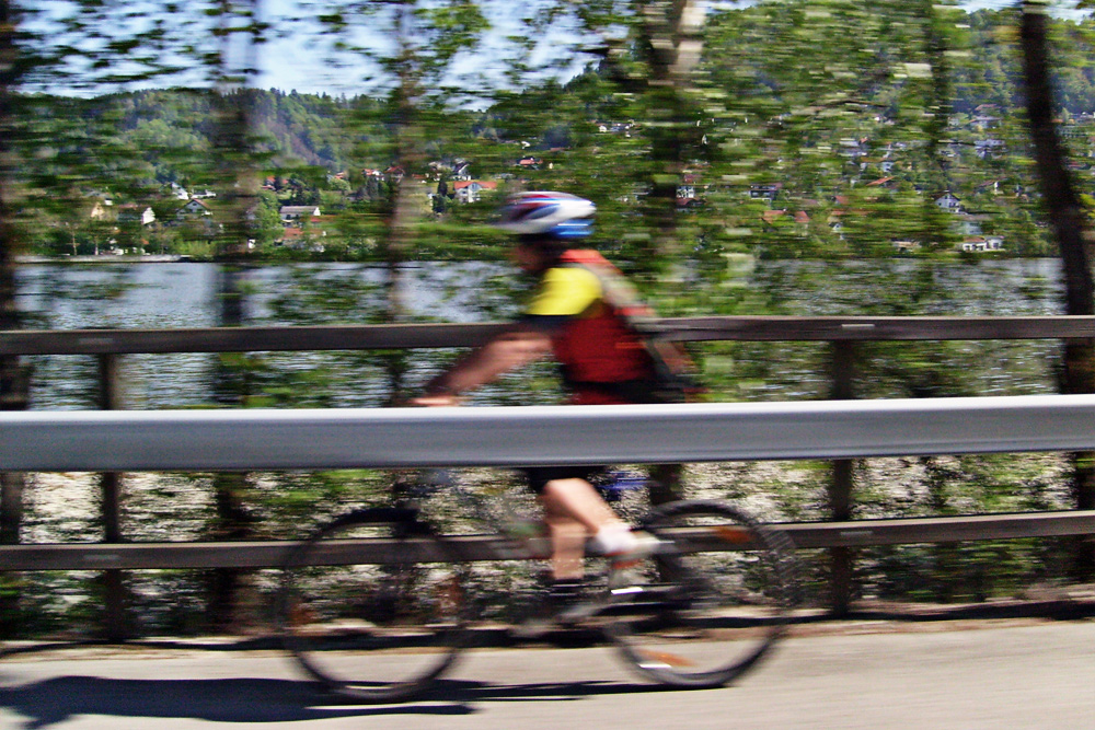 Radtourist im Donautal