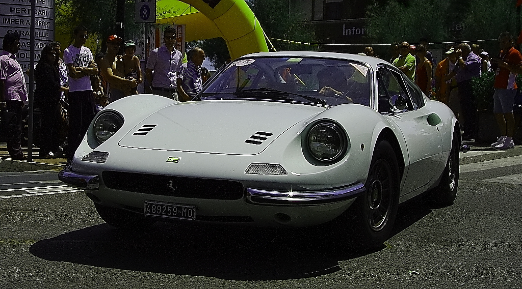 Raduno Ferrari la " Dino ."