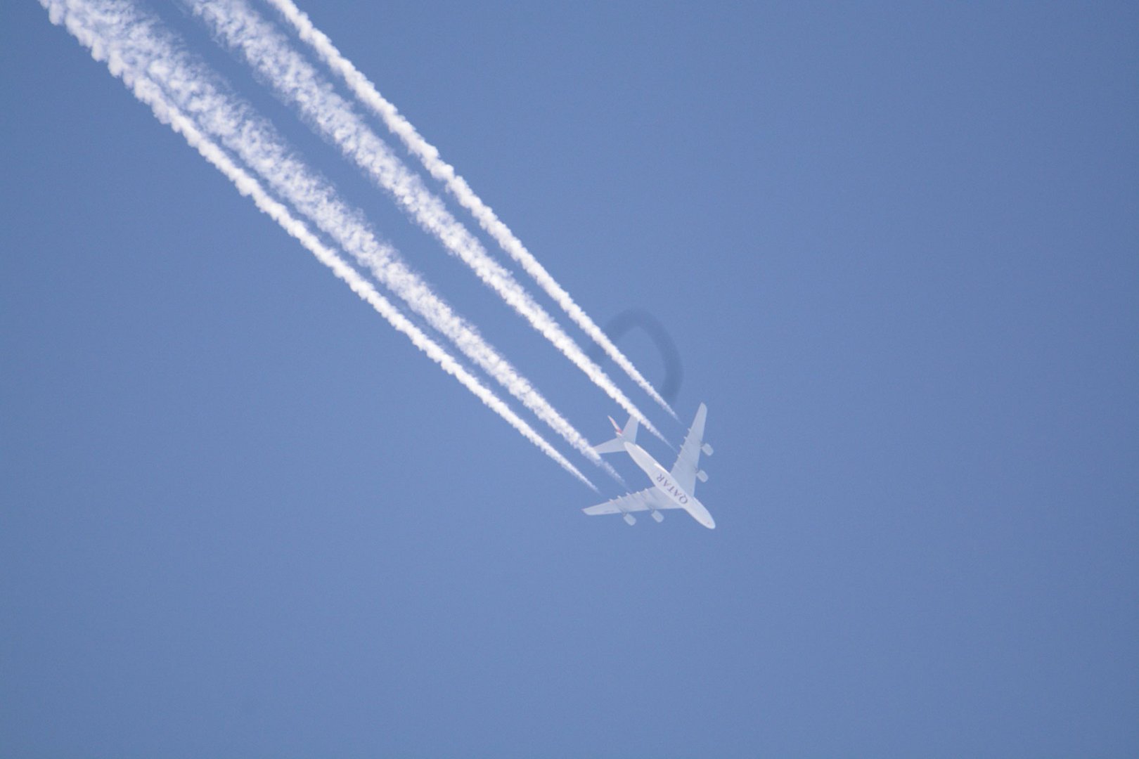 Rätselhafte Fleckung, Quatarflugzeug in 10 000 m Höhe