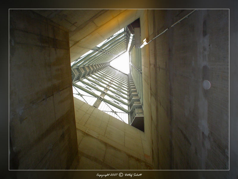 ( Rätselspass )Ein Turm in Berlin