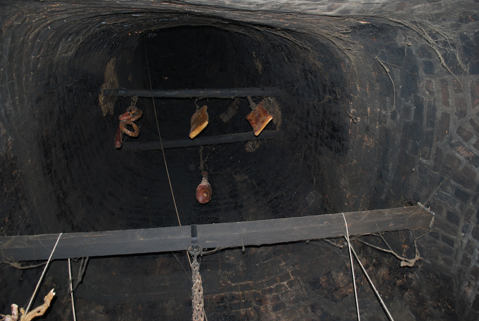 Räuchern im Kamin Foto & Bild | stillleben, essen & trinken, fleisch