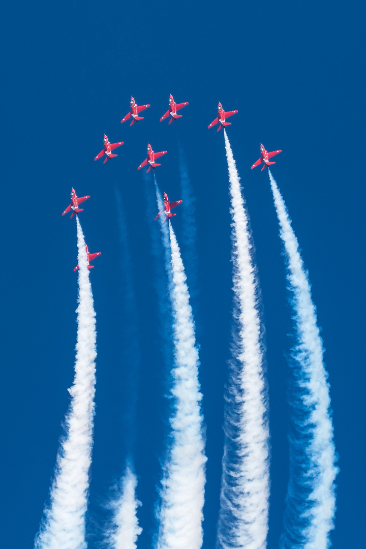 RAF Red Arrows Straight UP