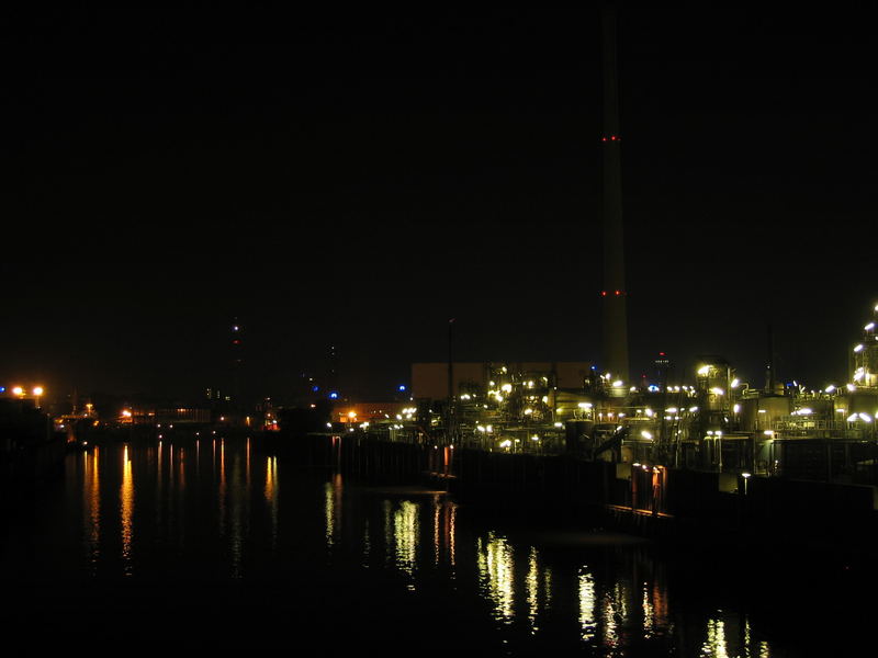 Raffinerie bei Nacht