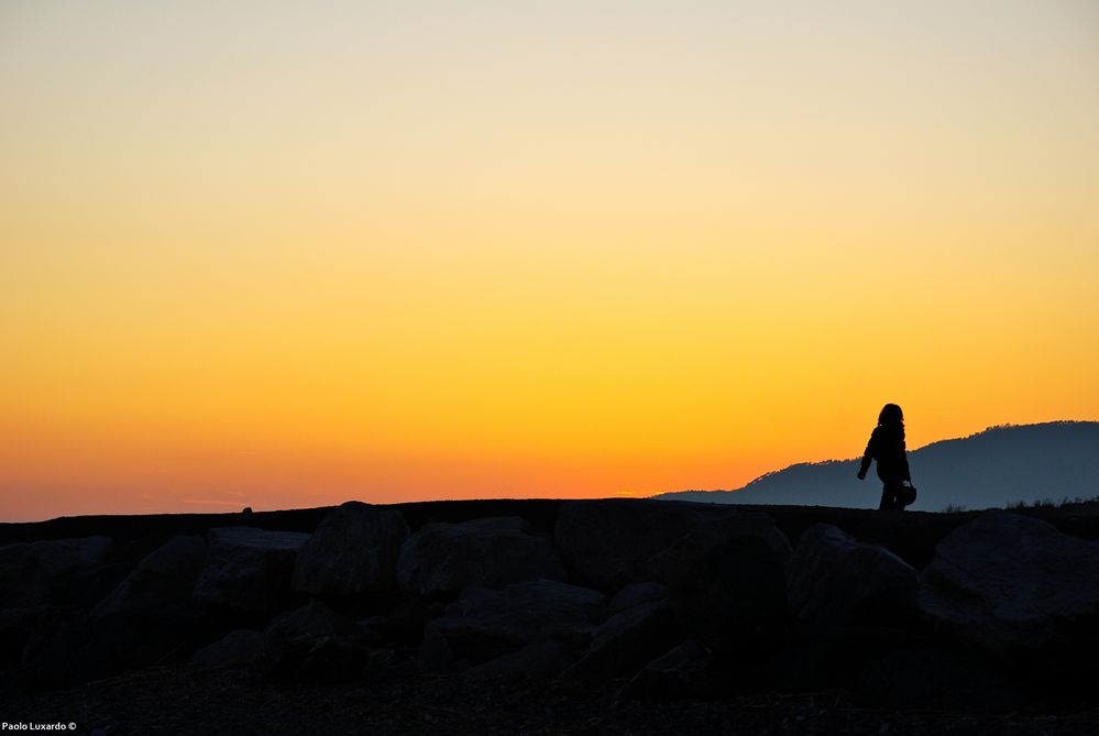 ragazza al tramonto