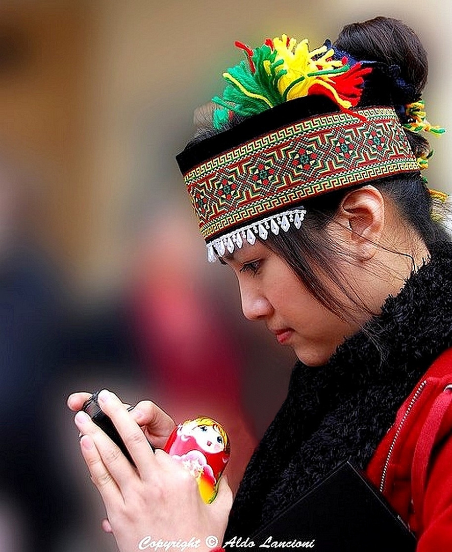 RAGAZZA :COSTUMI NAZIONALI