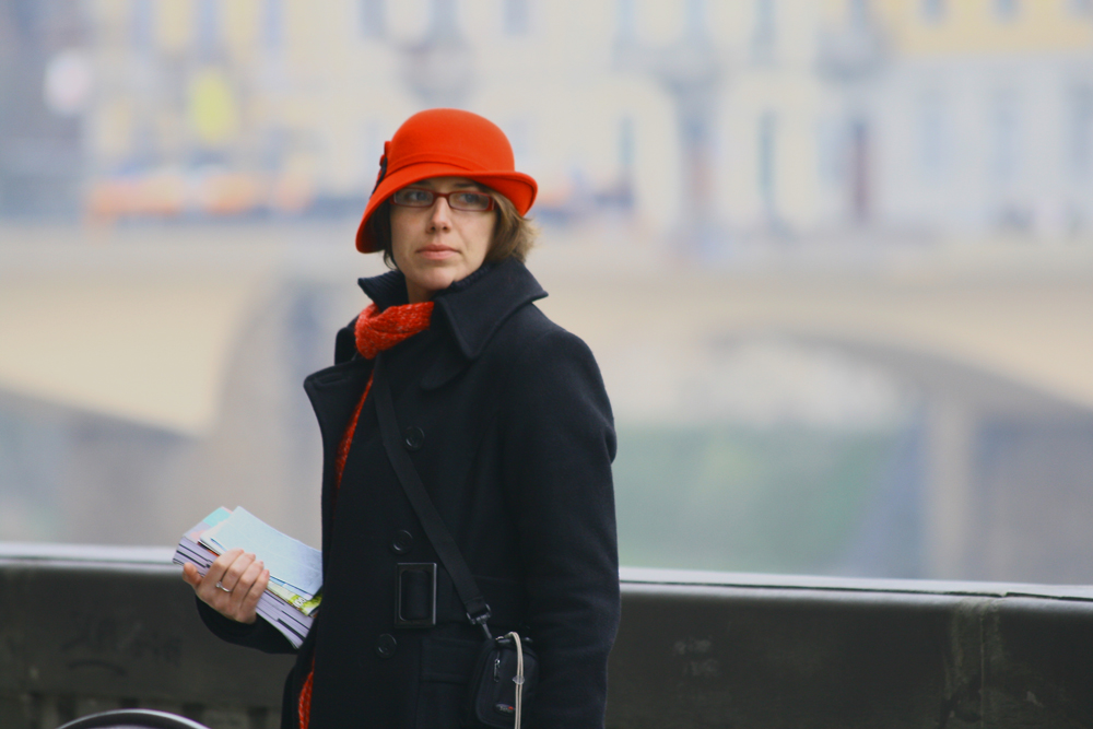 Ragazza dal cappello rosso