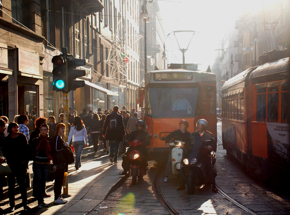 Ragazze, Vespa, Tram