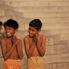 Ragazzi sui Ghat a Varanasi