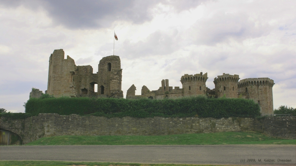 Raglan Castle (reload)