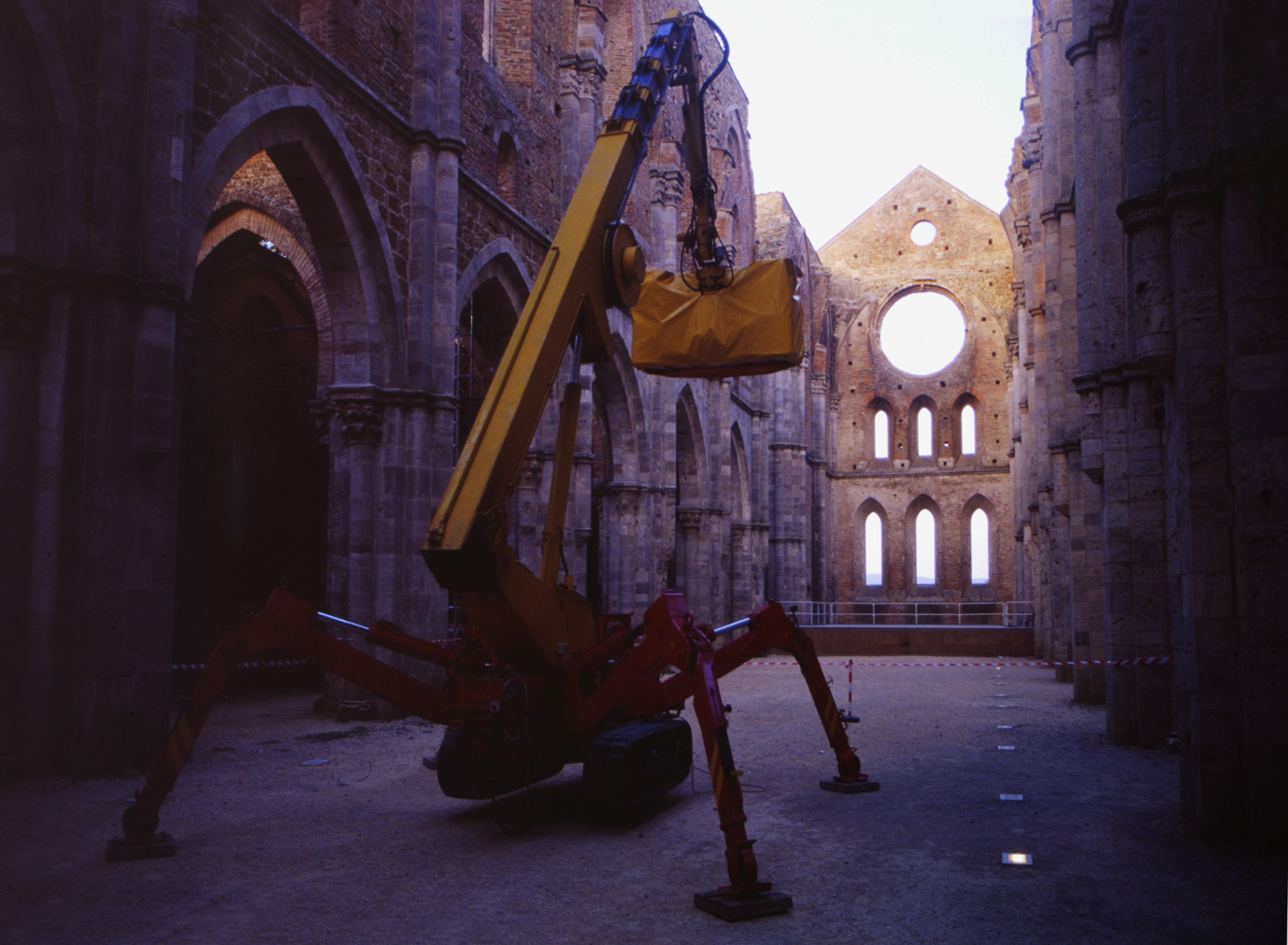 Ragno/buldozer San Galgano Toscana 2000