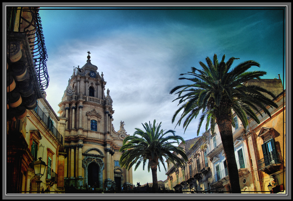 Ragusa Ibla.Piazza Duomo e la Cattedrale di San Giorgio