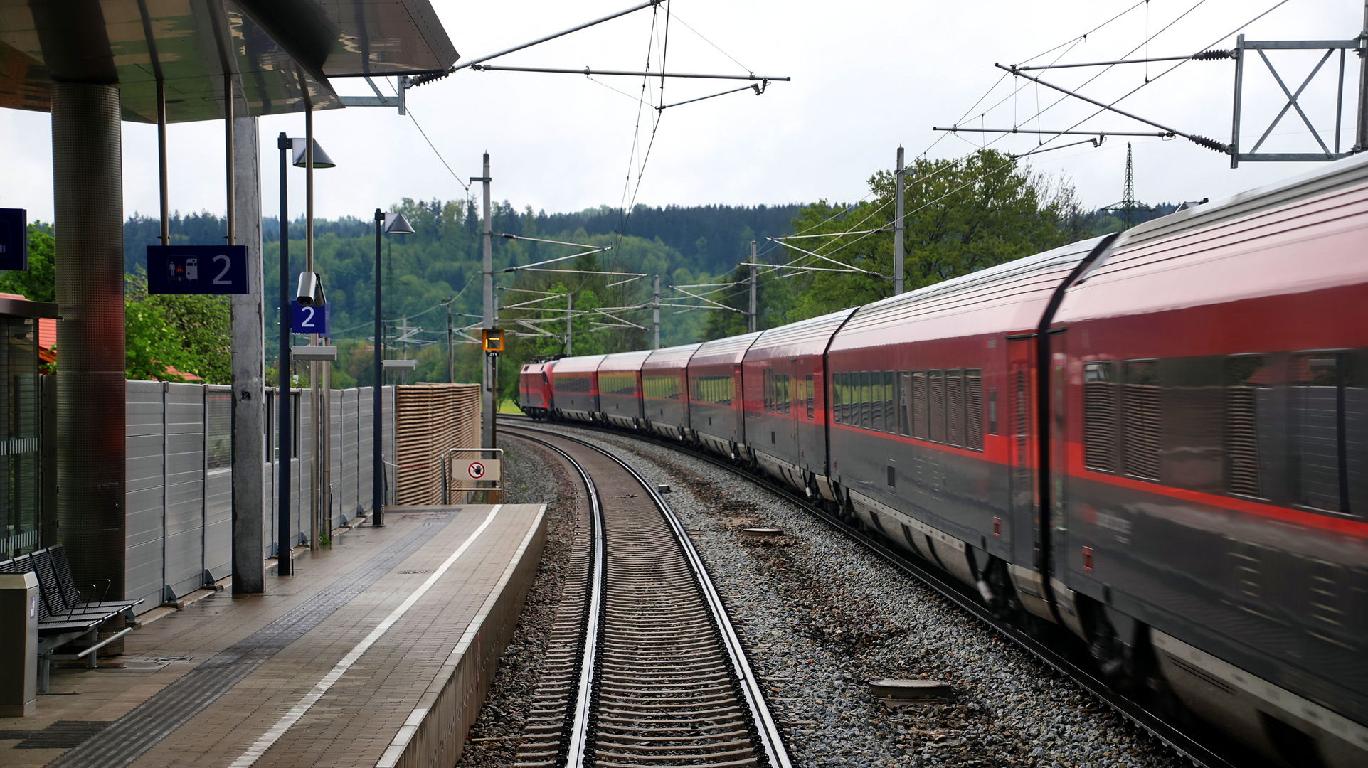 Railjet-Begegnung in Bad Vigaun