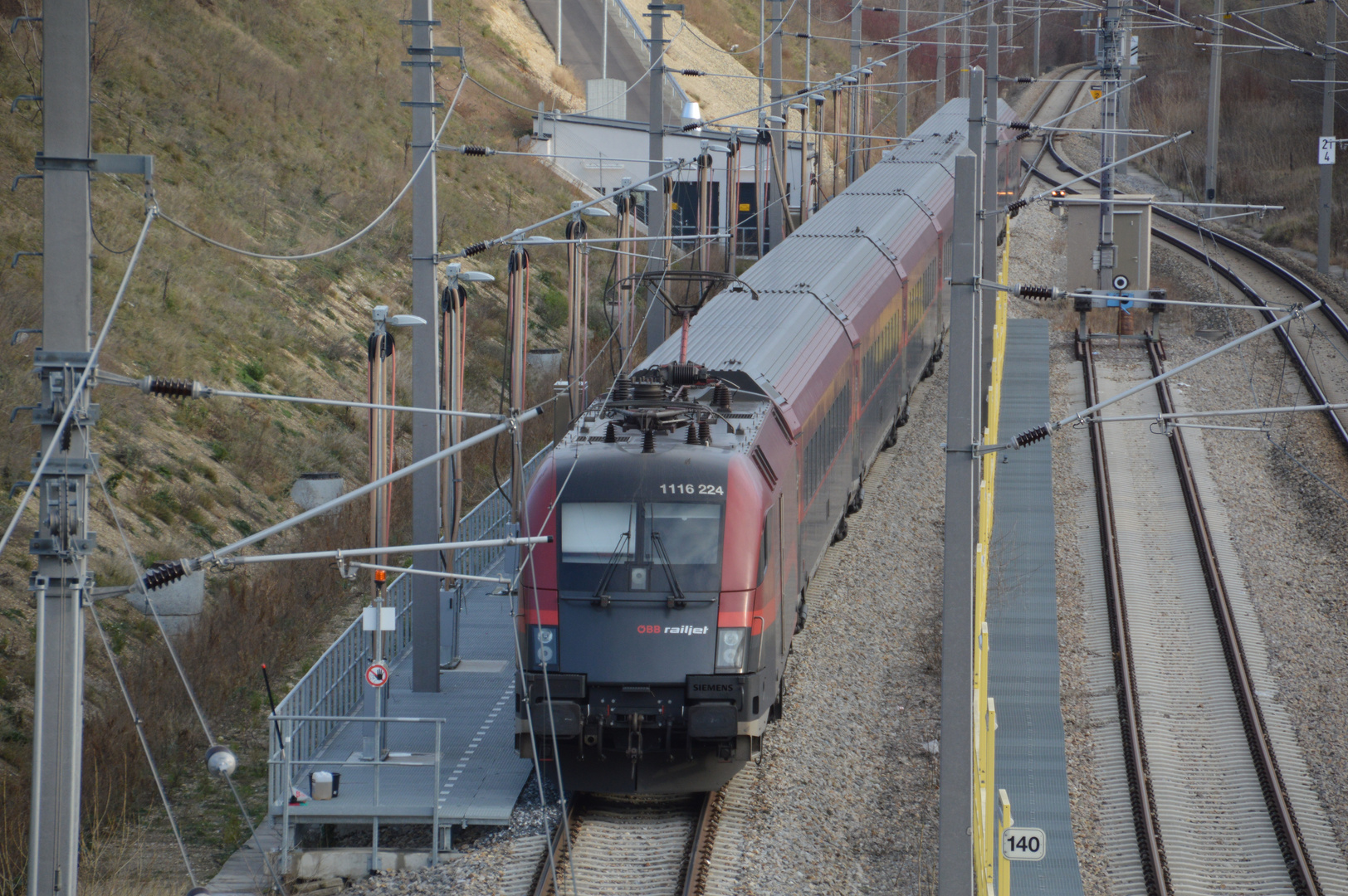 Railjet wartet auf grün