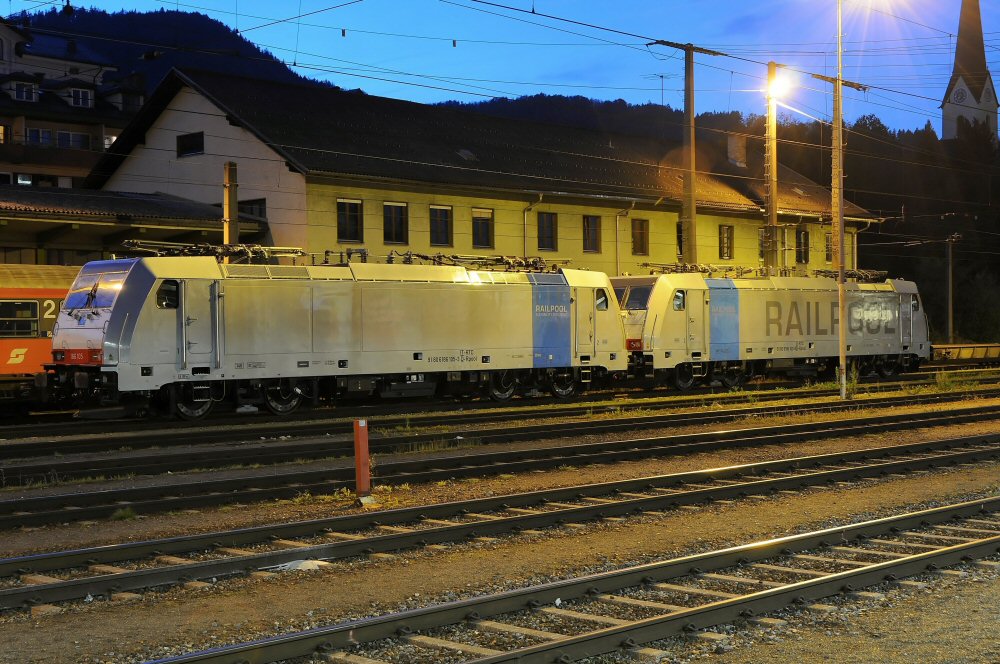 Railpool 186 105 + 186 103 stehen am 21.10.2009 abgestellt in Kufstein
