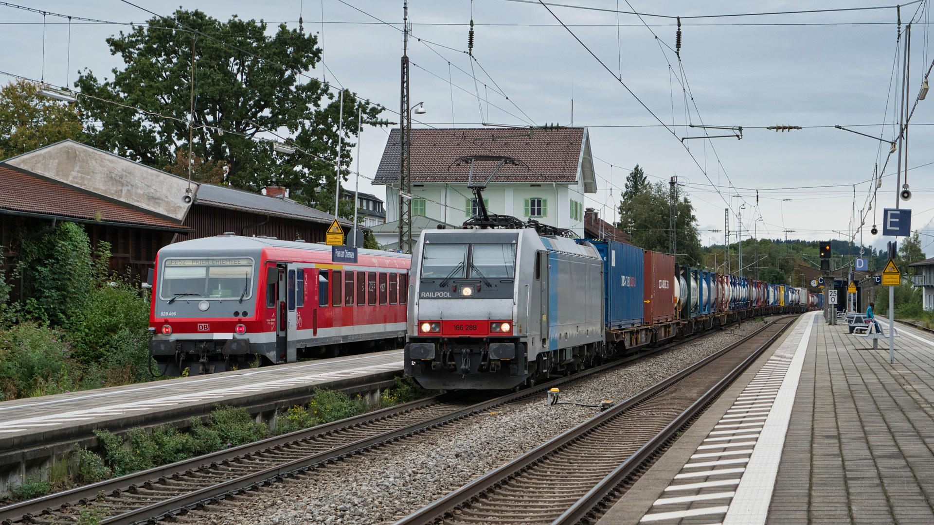 Railpool-Traxx mit Containerzug in Prien