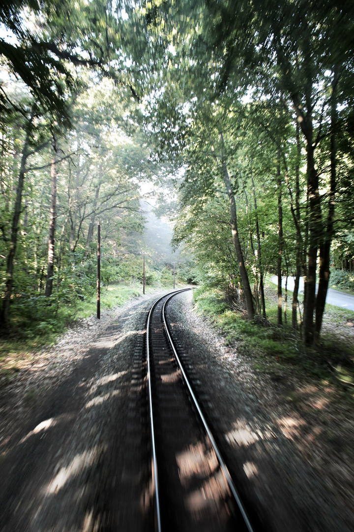 – railroad tracks –