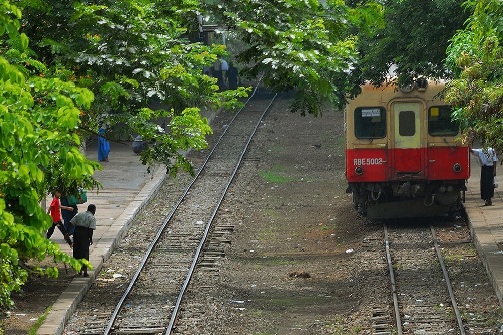 Railway to the Yangon train station