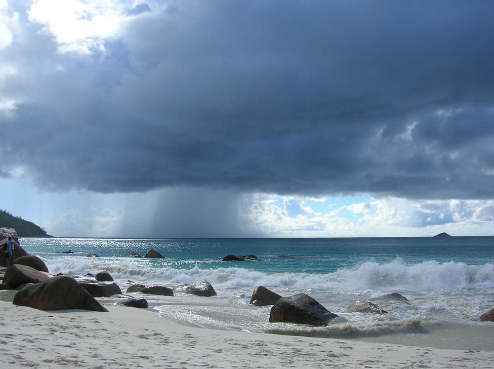 Rain in Anse Lazio