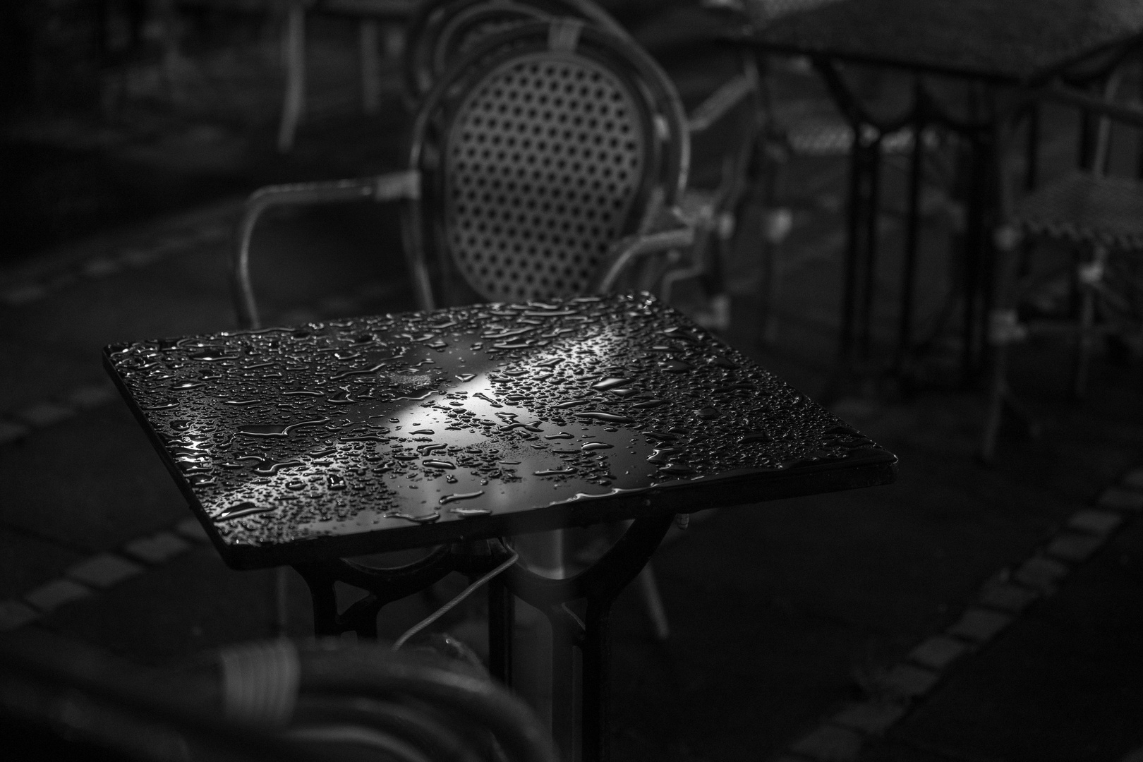 Rain-reflection-on-Table