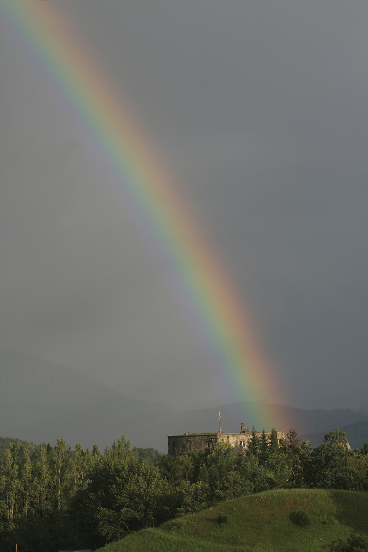 rainbow above sommeregg castle