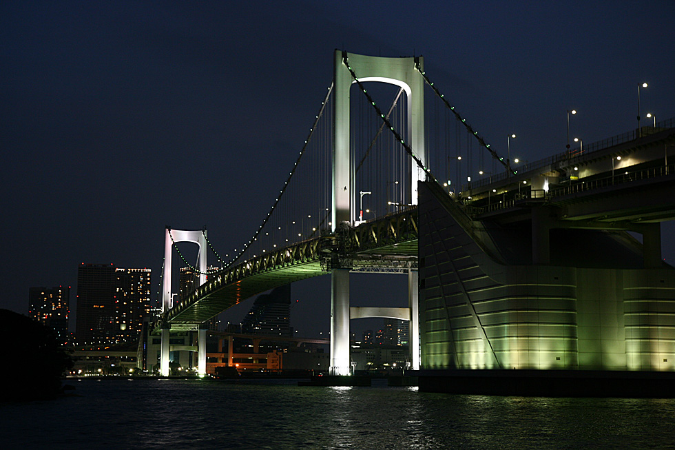 Rainbow Bridge im Nachtgewand