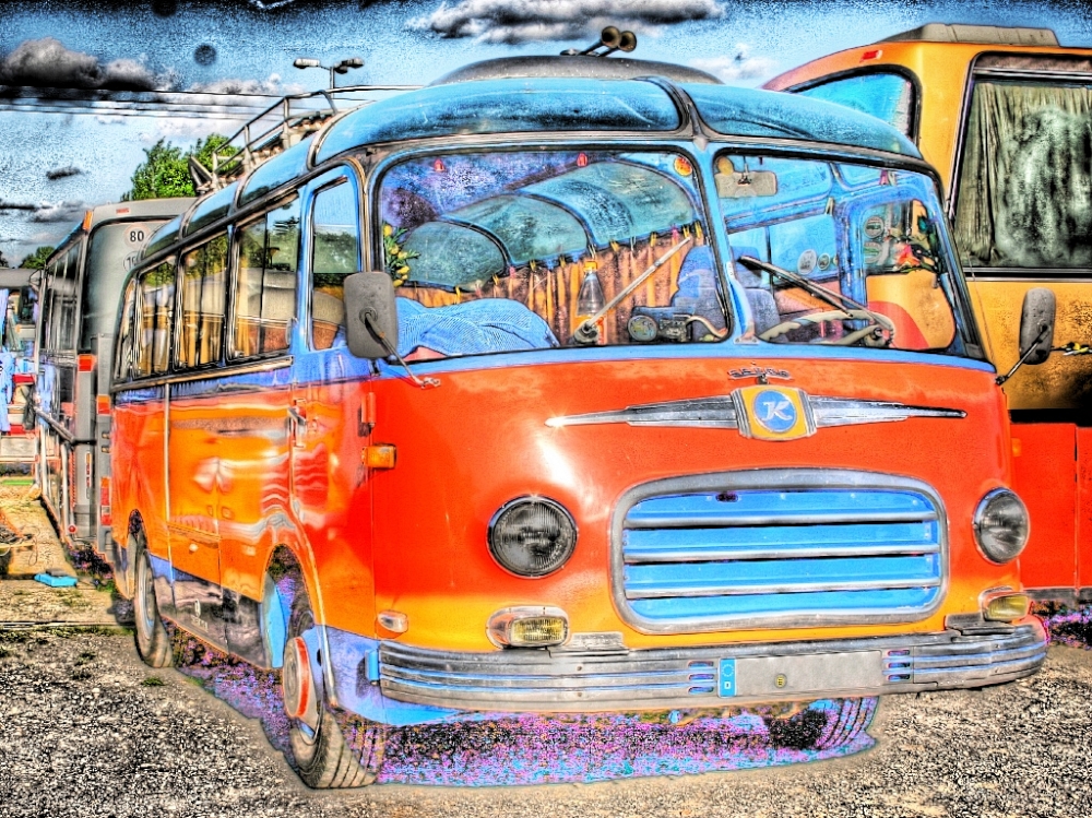 Rainbow-Bus