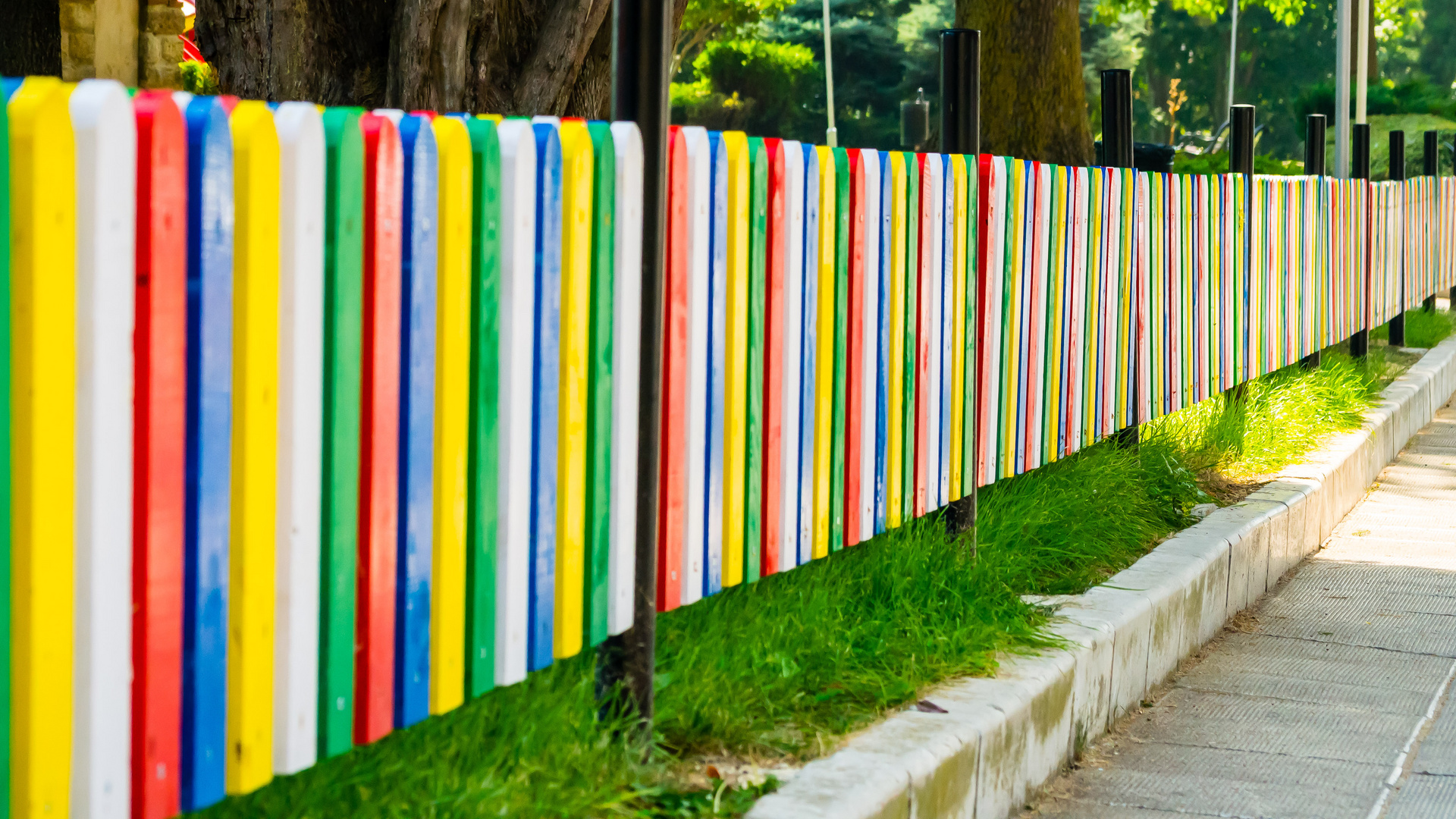 Rainbow fence