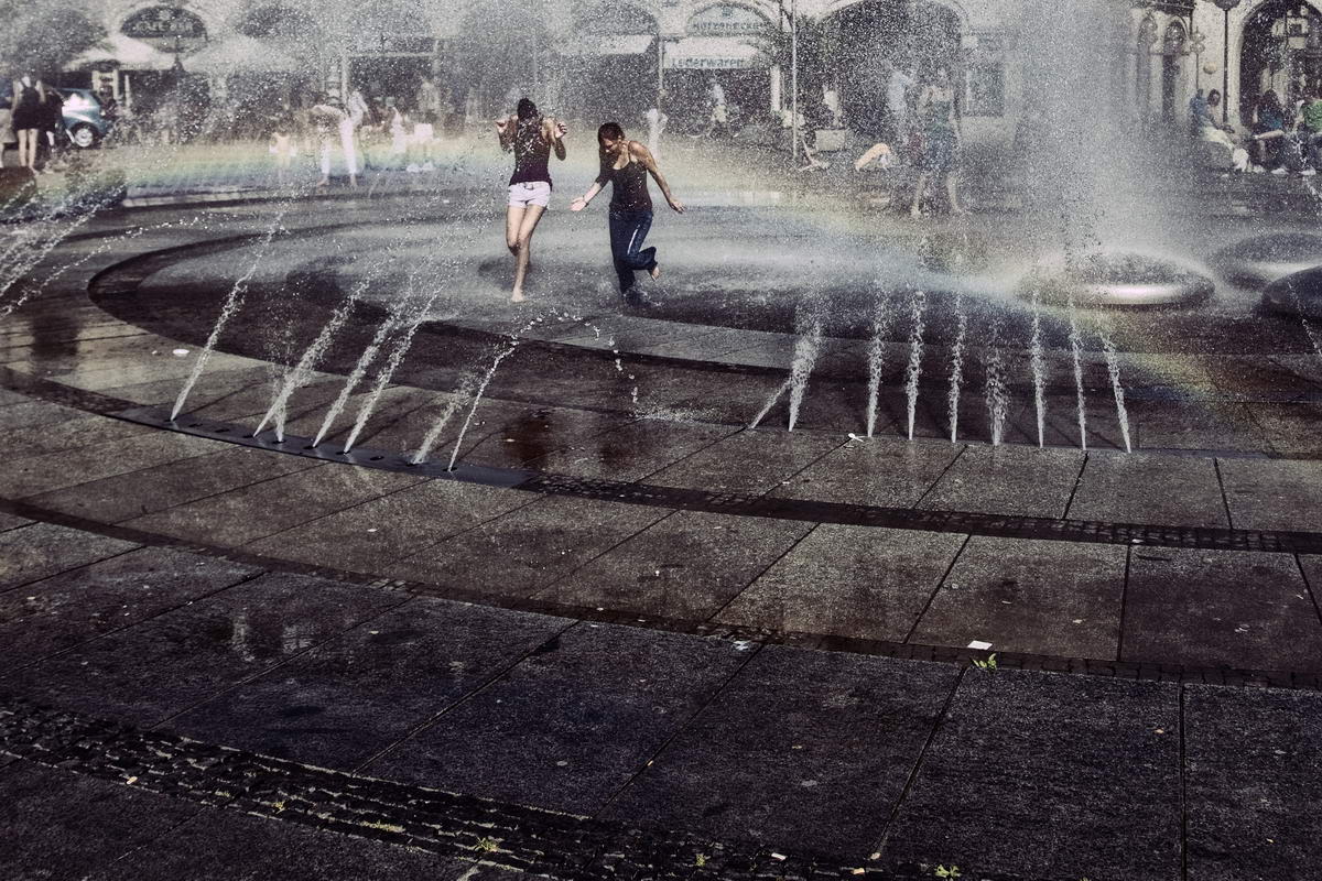 Rainbow Fountain Girls ...