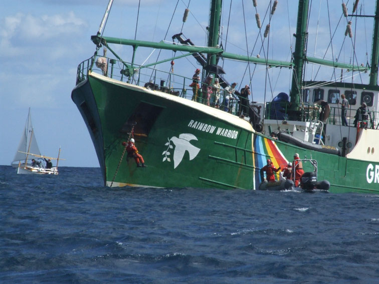 Rainbow Warrior (Greenpeace) in der Bucht von Pollensa