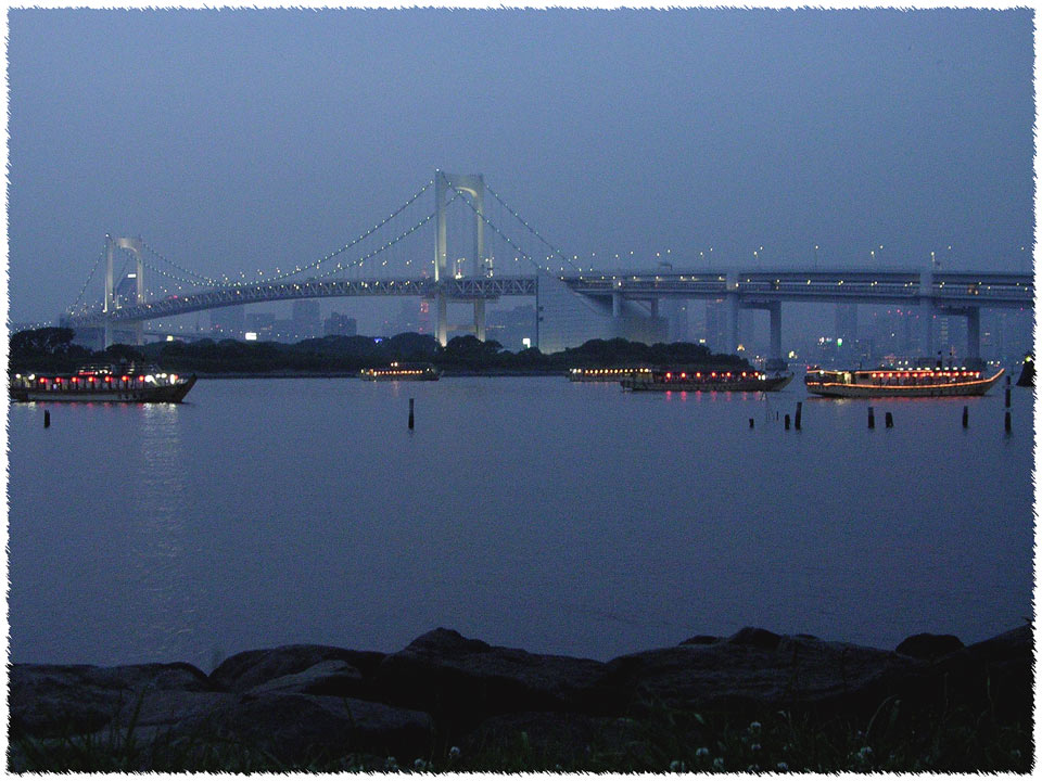 Rainbowbridge at night