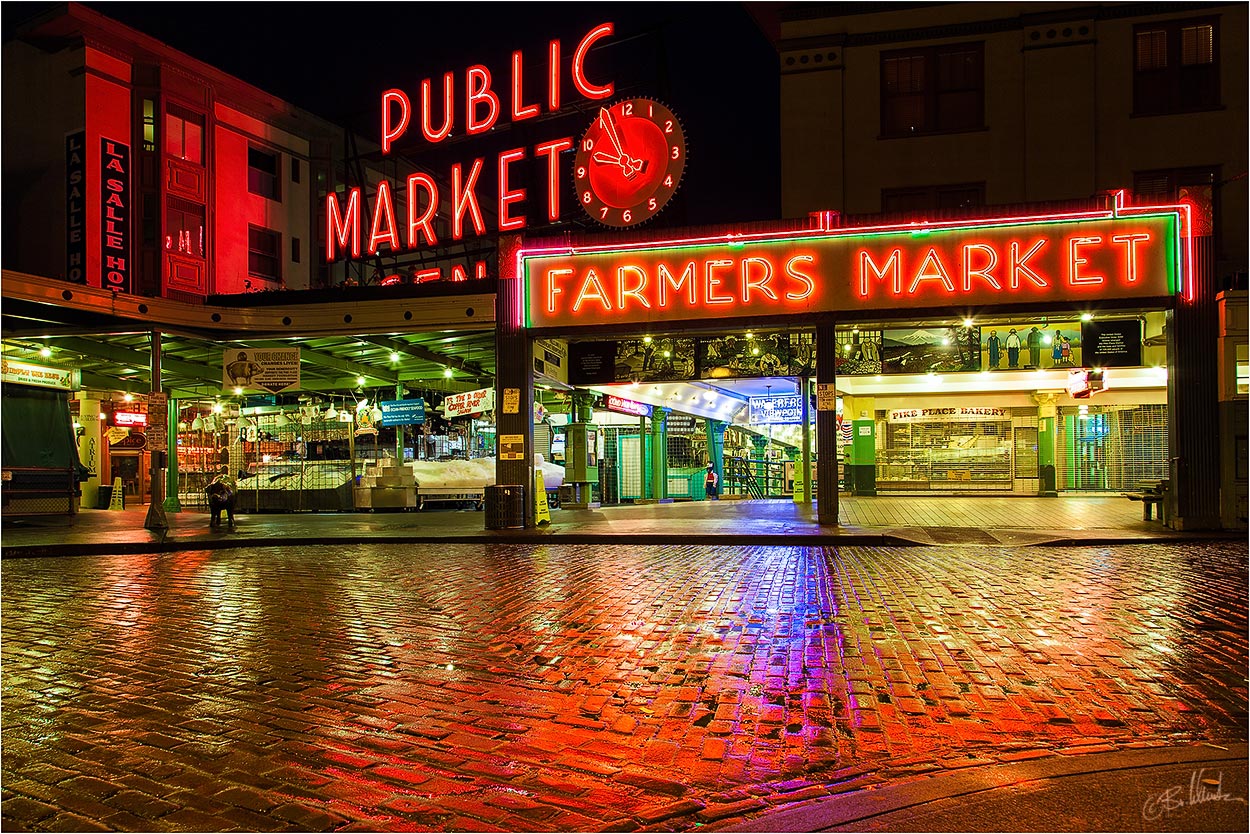 Rainy night @ Pike Place