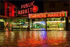 Rainy night @ Pike Place