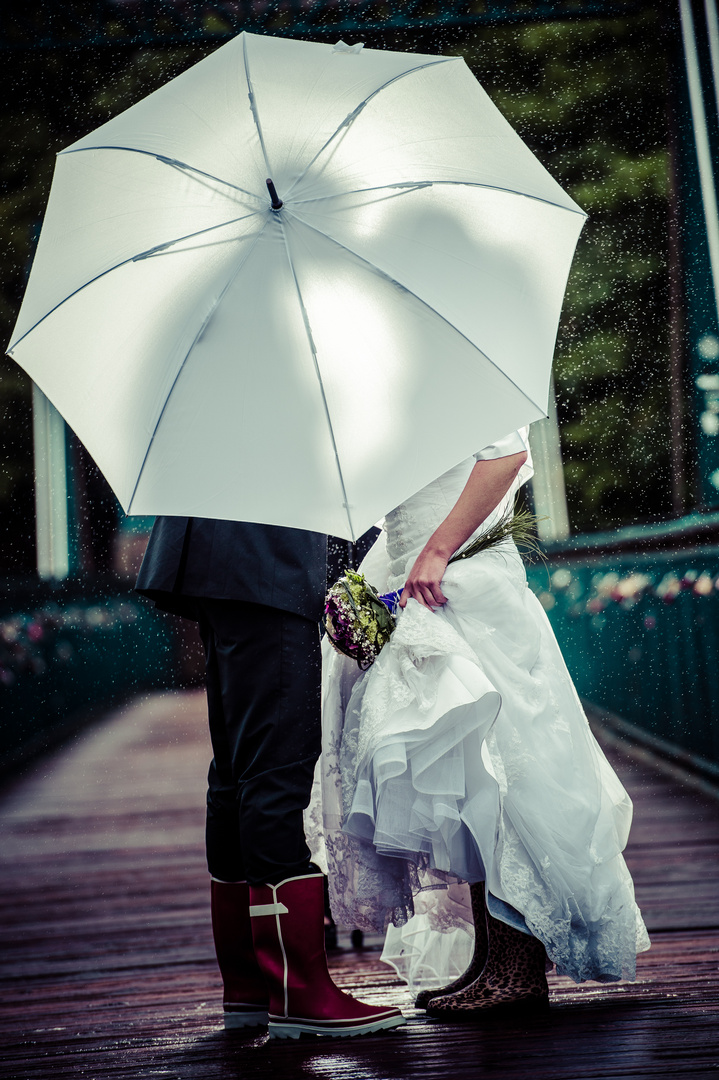 RAINY WEDDING