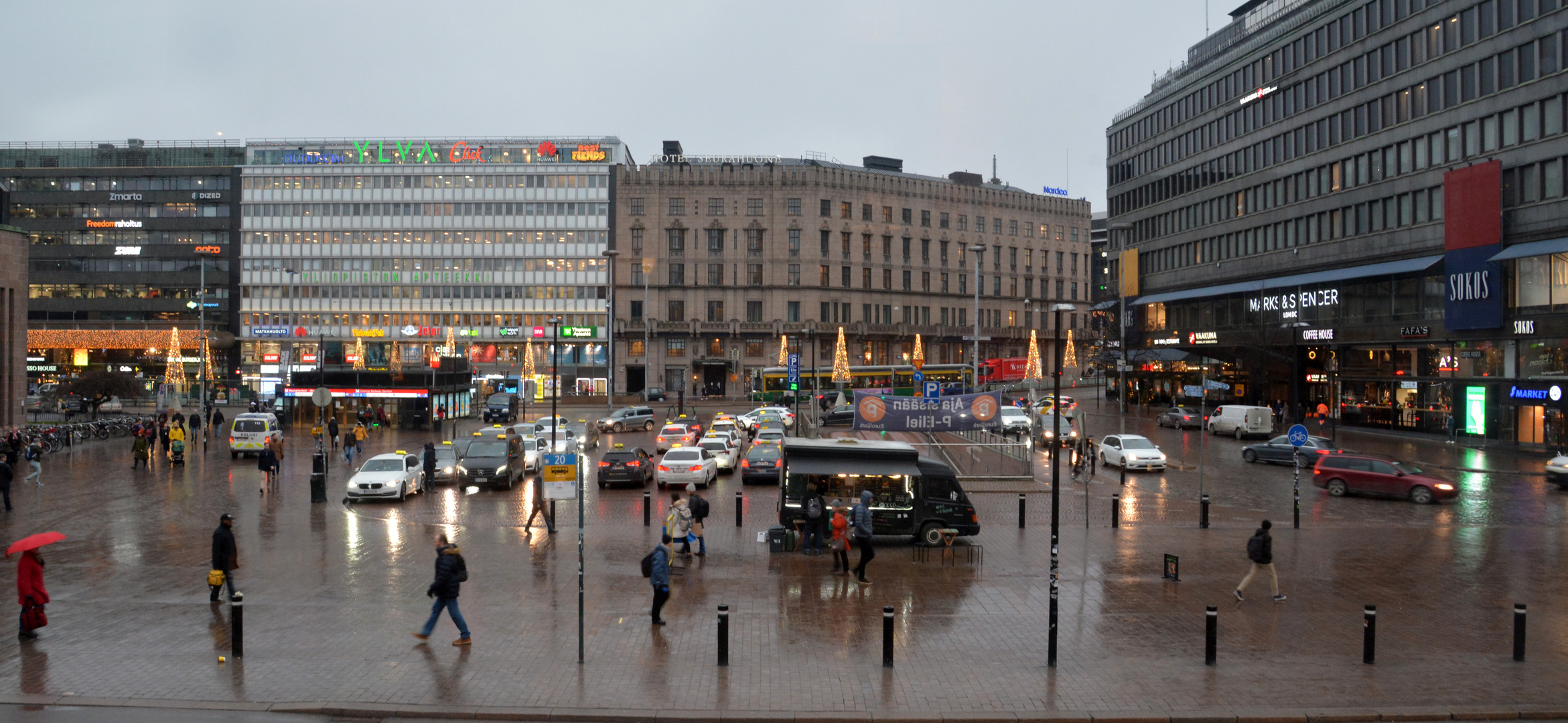 Rainyday on Helsinki, The square of railway station