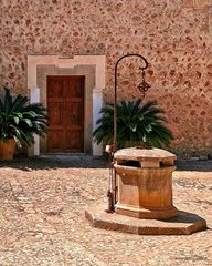 Raixa - Brunnen im Hof