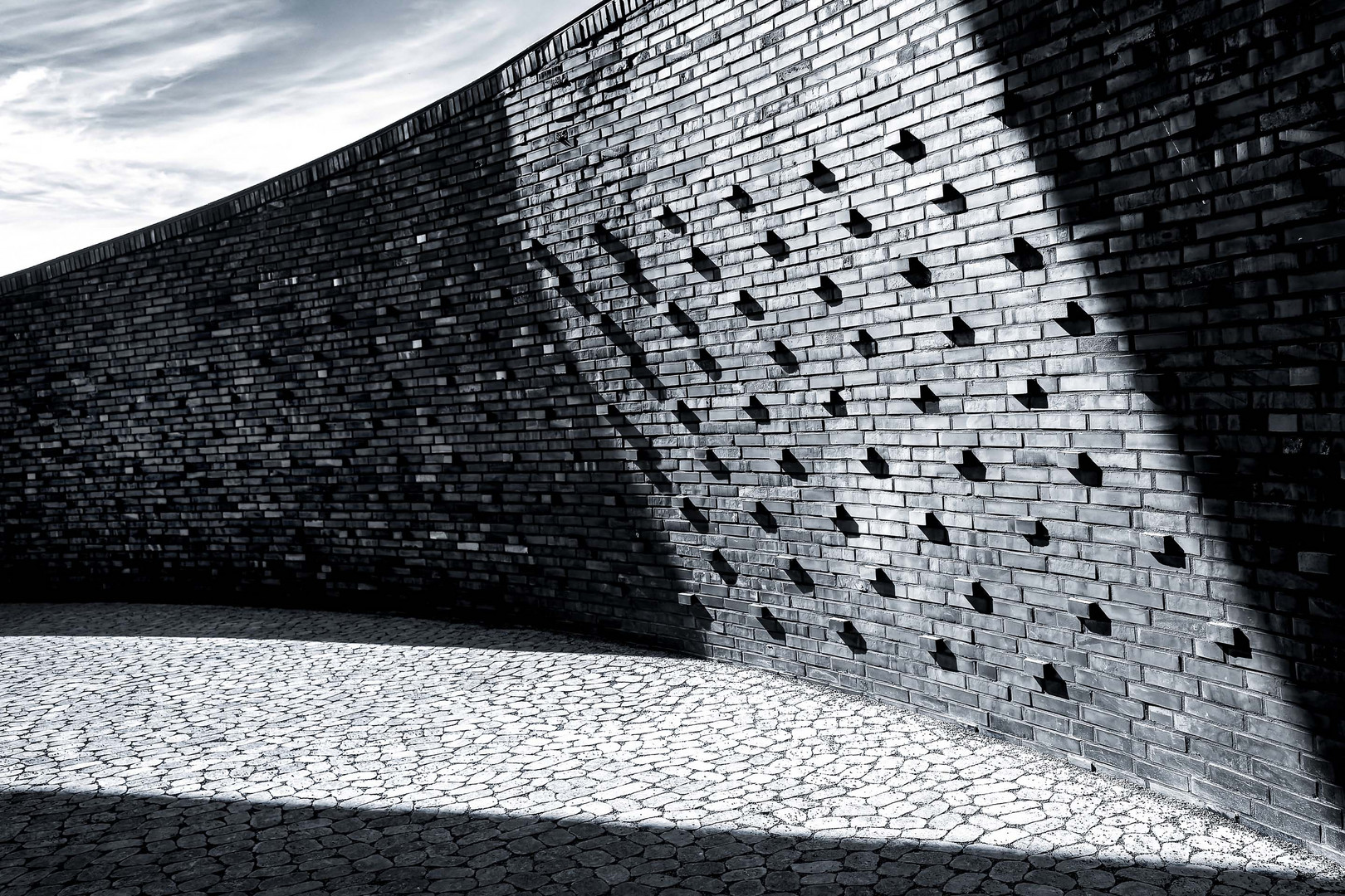 Raketenstation Insel Hombroich - Mauerschatten 