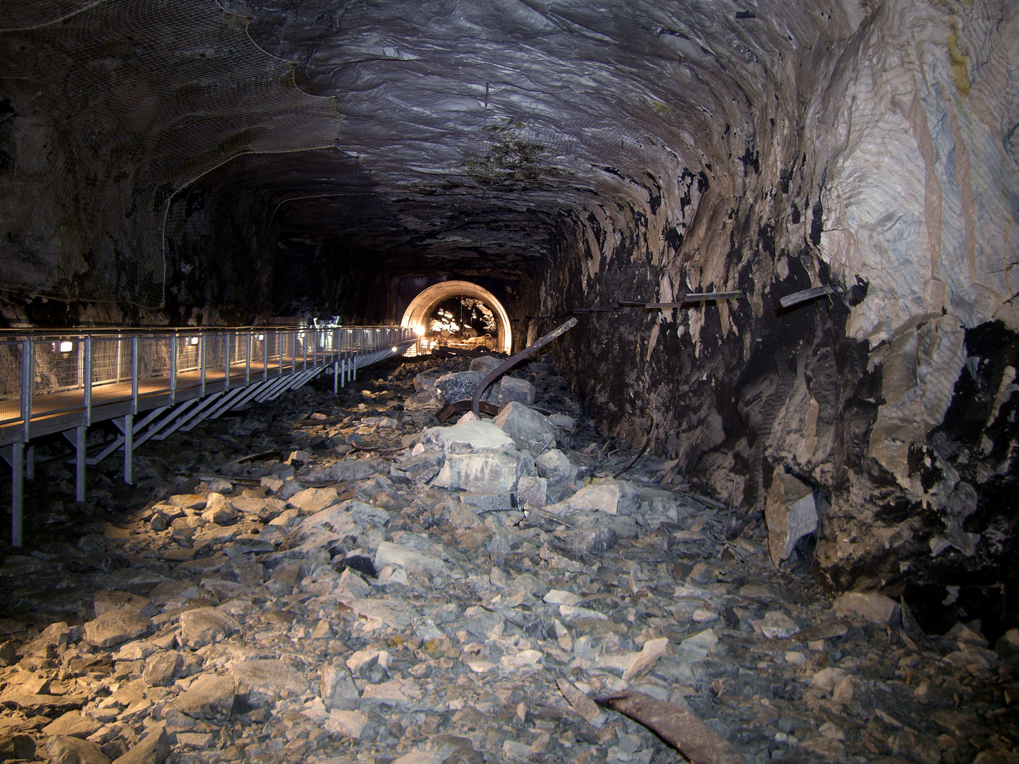 RAKETENTUNNEL MITTELWERK IN NORDHAUSEN