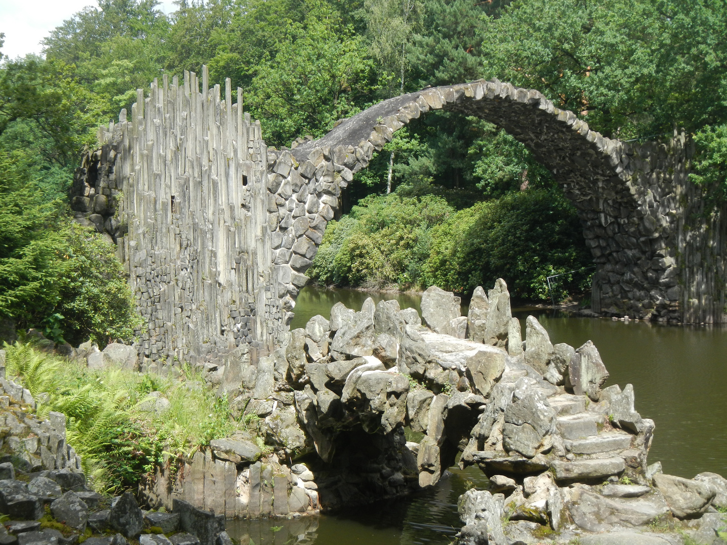 Rakotzbrücke aus der Nähe