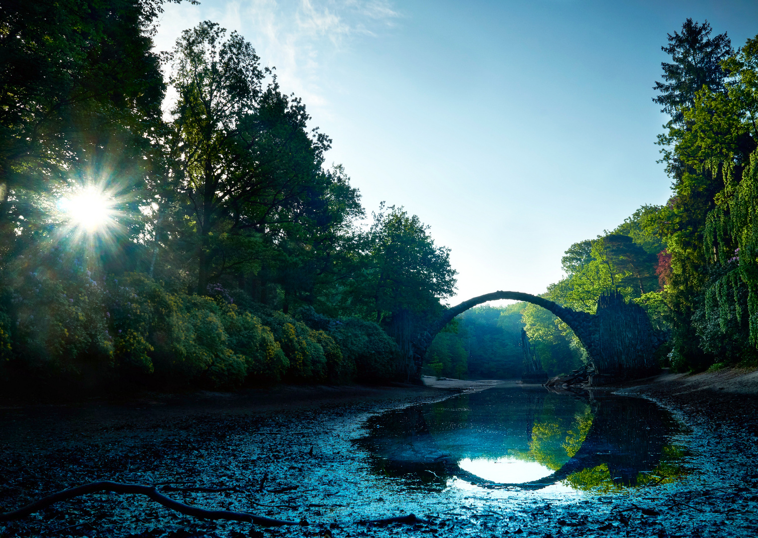 Rakotzbrücke beim Sonnenaufgang