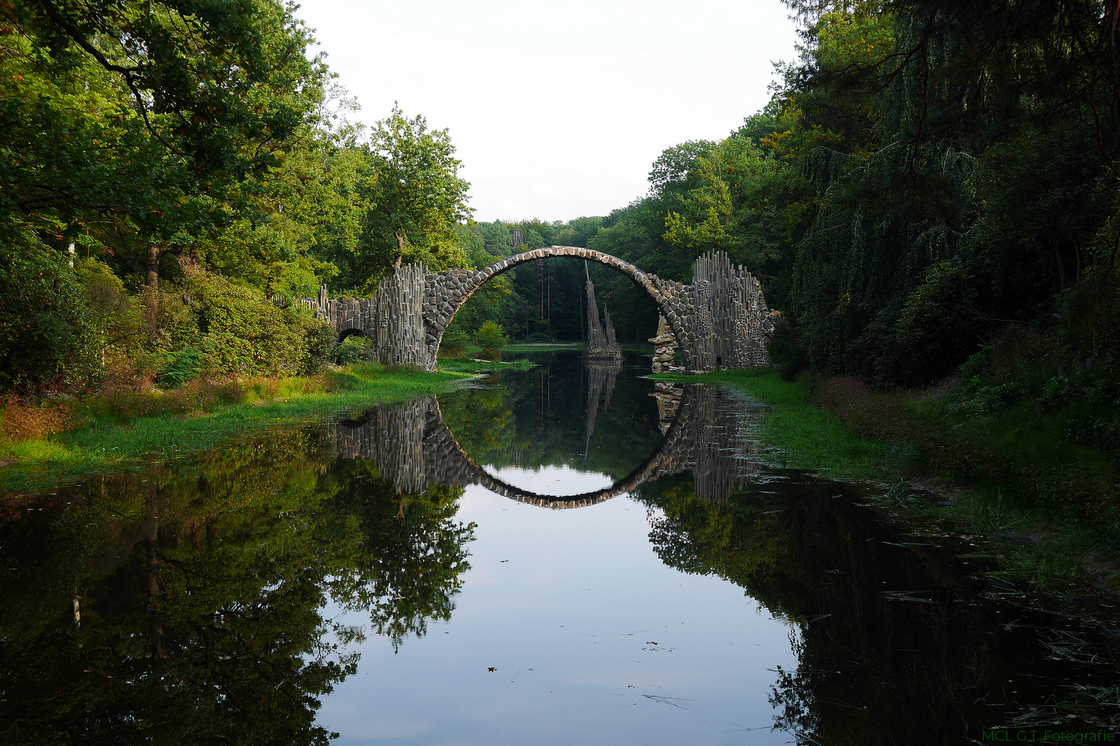 Rakotzbrücke im Frühherbst