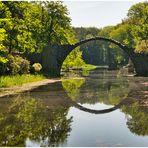 Rakotzbrücke im Gegenlicht