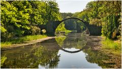 Rakotzbrücke im Gegenlicht