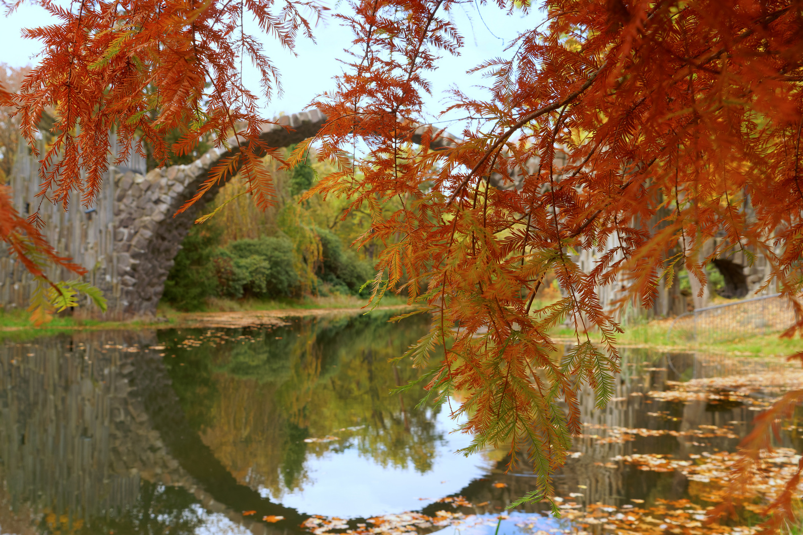 Rakotzbrücke im Herbst