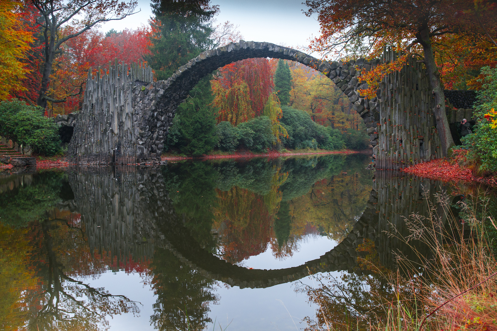 Rakotzbrücke im Herbst