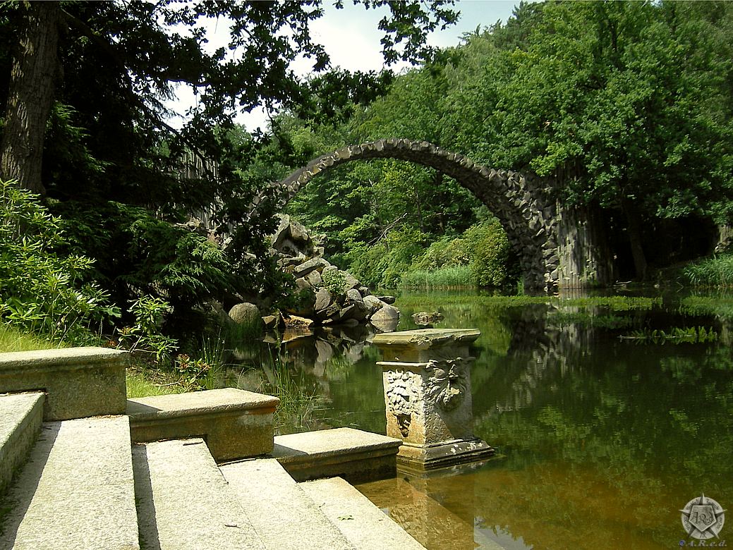 Rakotzbrücke im Kromlauer Park / Lausitz