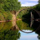 Rakotzbrücke und Rakotzsee im Rhododendronpark Kromlau