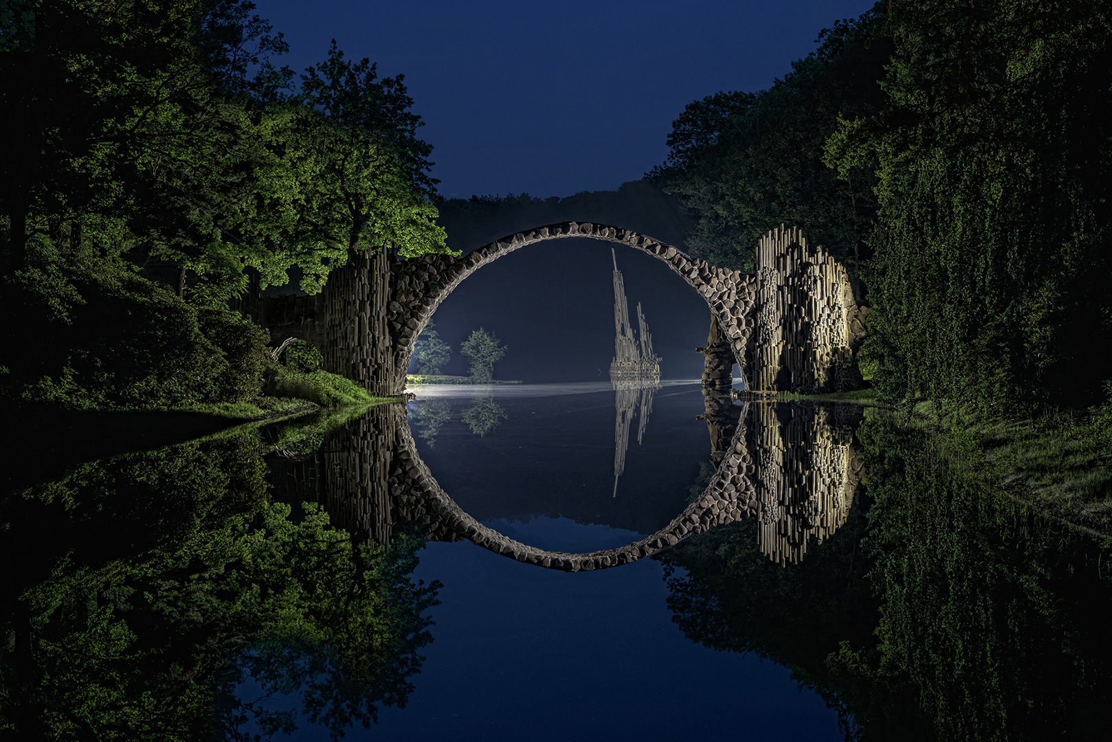 Rakotzbrücke zur Blauen Stunde